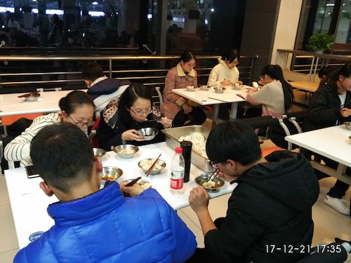 吃饺子